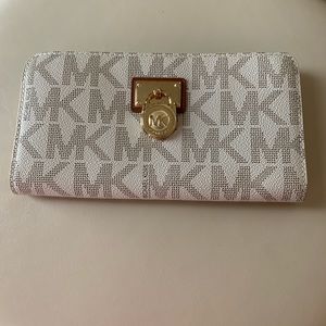Michael Kors Hamilton Signature Continental Wallet